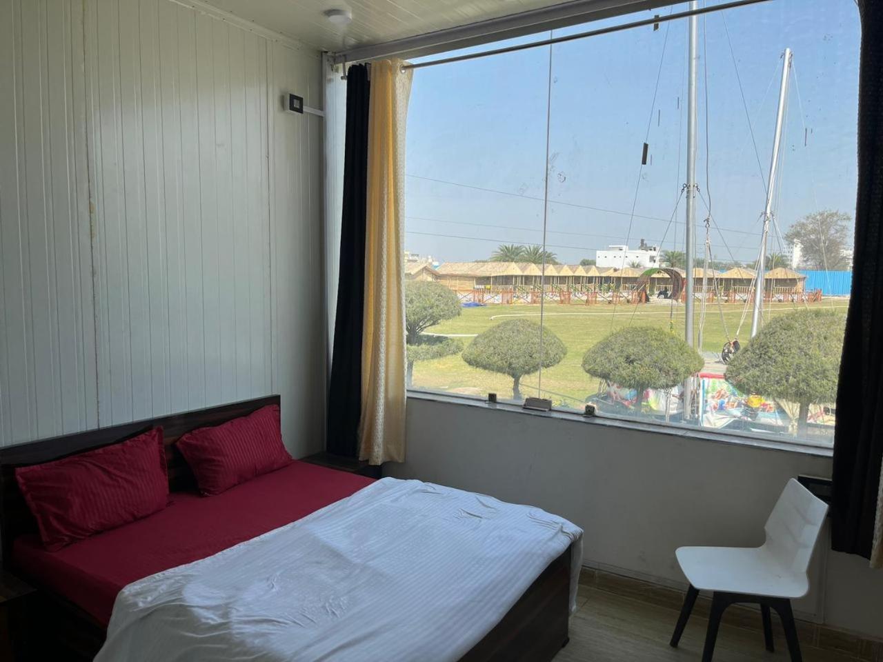 Krishna Fun Land Hotel Mathura Ngoại thất bức ảnh