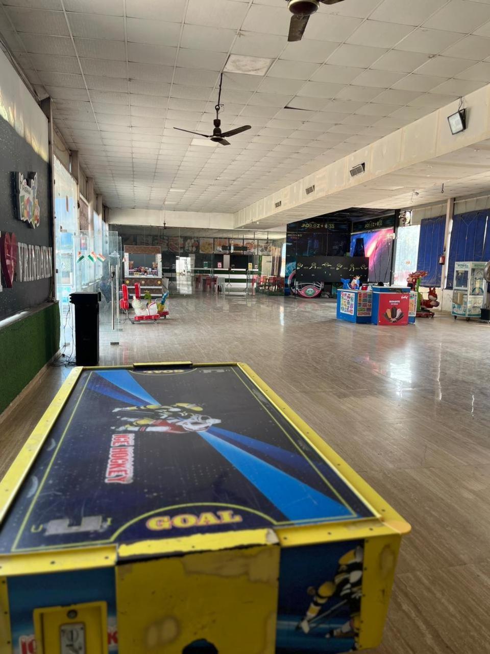 Krishna Fun Land Hotel Mathura Ngoại thất bức ảnh