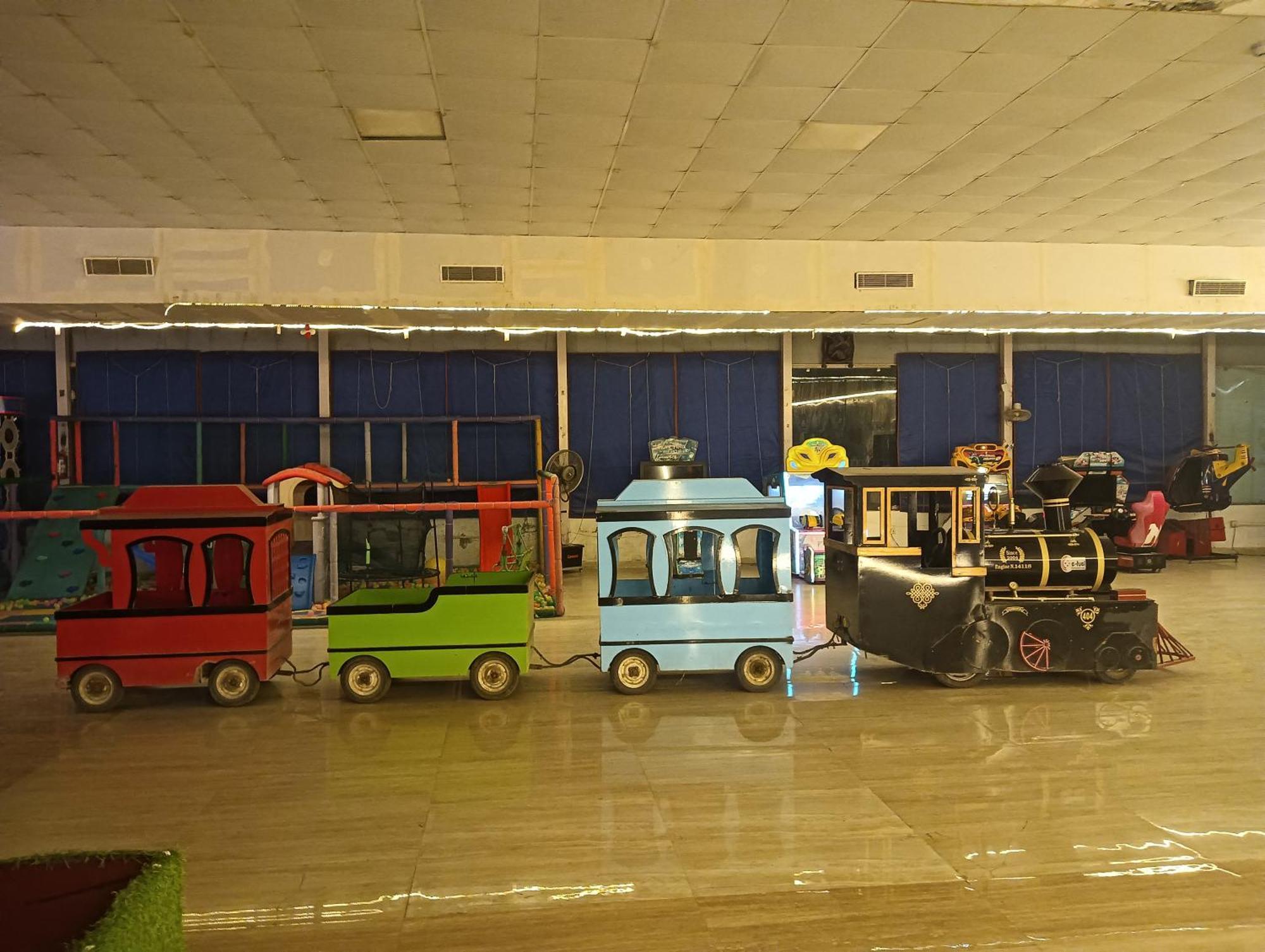 Krishna Fun Land Hotel Mathura Ngoại thất bức ảnh