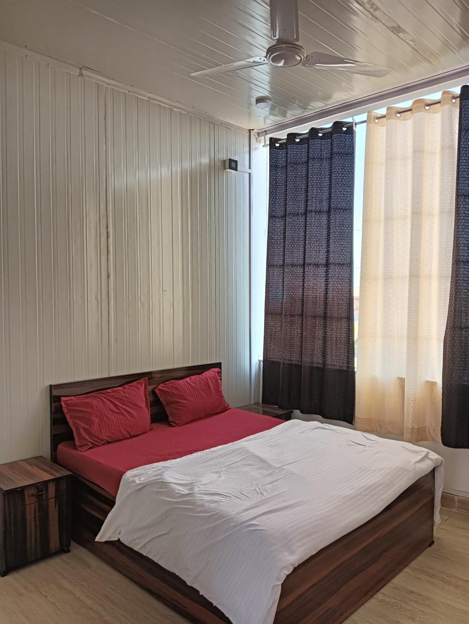 Krishna Fun Land Hotel Mathura Ngoại thất bức ảnh