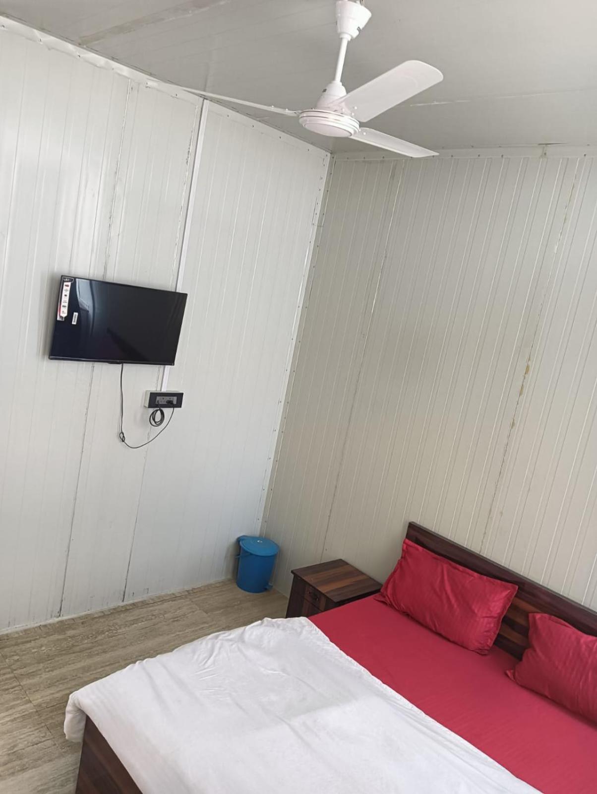 Krishna Fun Land Hotel Mathura Ngoại thất bức ảnh