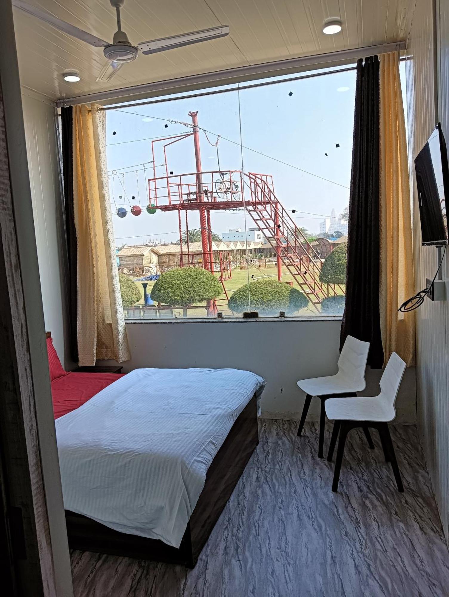 Krishna Fun Land Hotel Mathura Ngoại thất bức ảnh