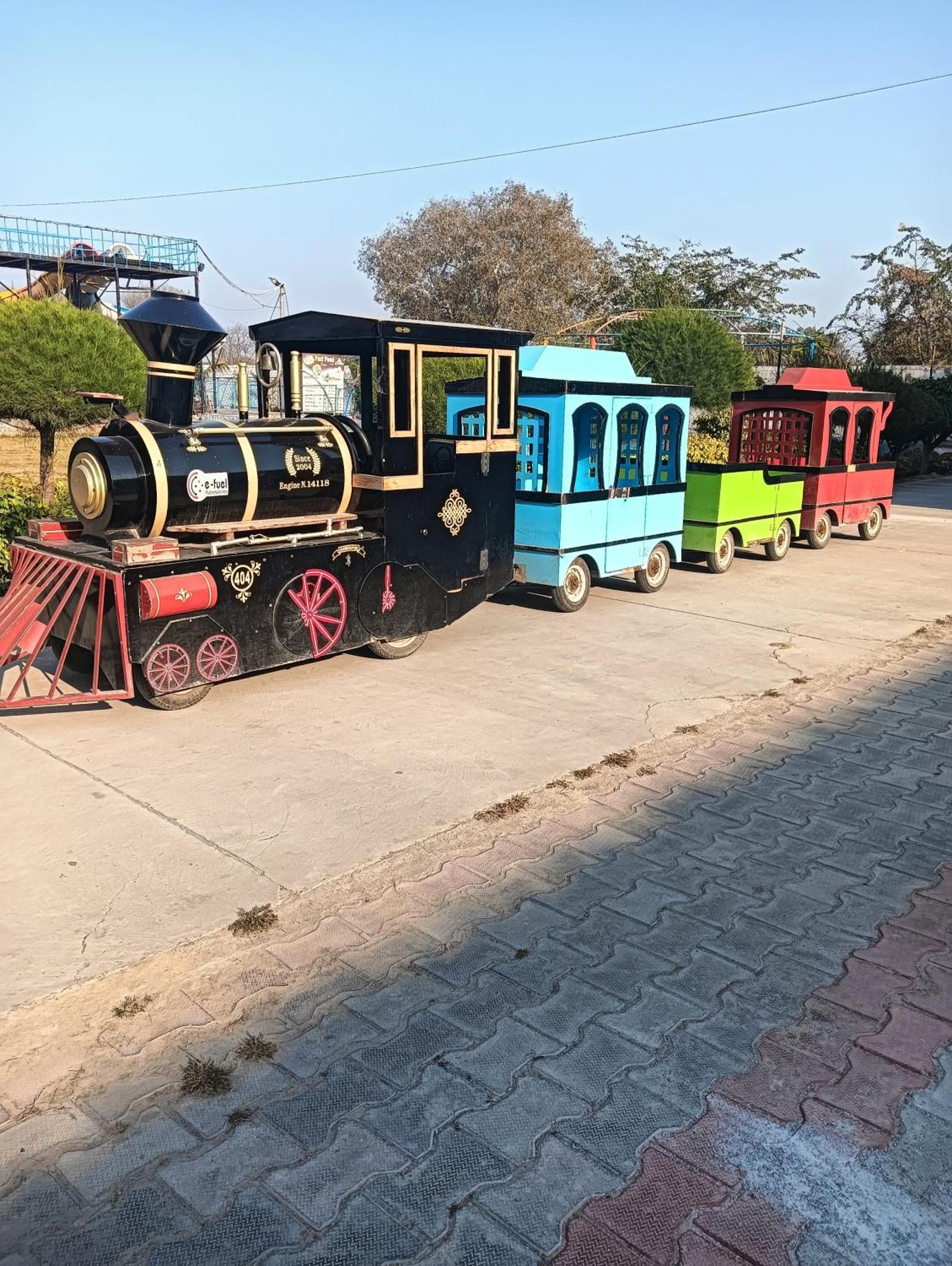 Krishna Fun Land Hotel Mathura Ngoại thất bức ảnh