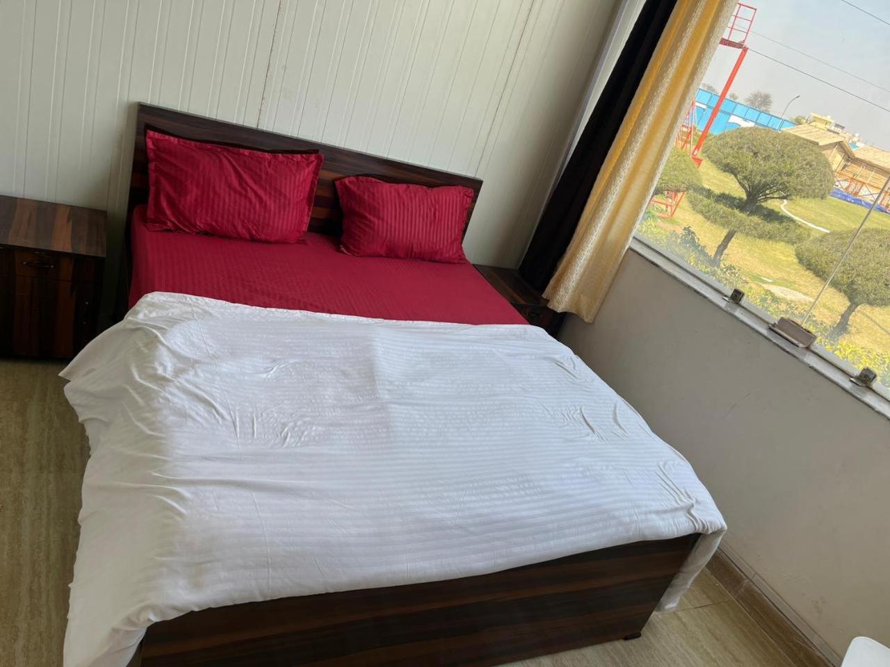 Krishna Fun Land Hotel Mathura Phòng bức ảnh